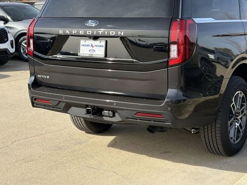 New 2026 Ford Expedition Active image 7