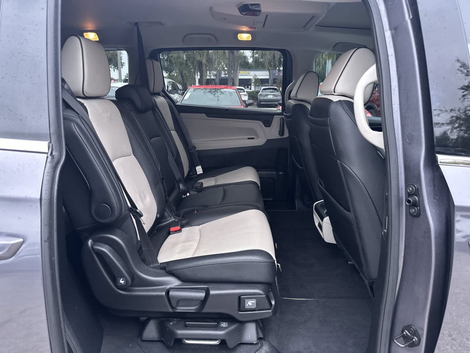 Used 2025 Honda Odyssey Elite image 16