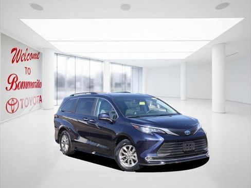 Certified 2024 Toyota Sienna XLE image 2