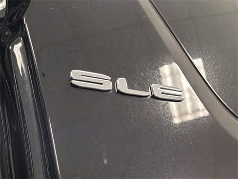 Used 2022 GMC Acadia SLE w/ Driver Convenience Package image 10