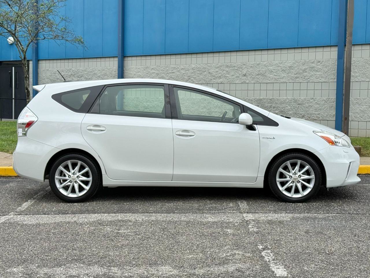Used 2013 Toyota Prius V Five FWD image 4
