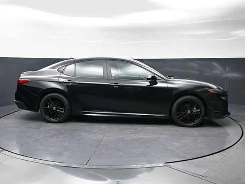 Used 2025 Toyota Camry SE image 4