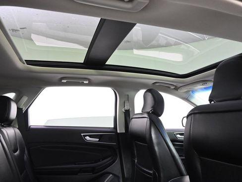Used 2019 Ford Edge Titanium w/ Equipment Group 301A AWD/4WD image 17