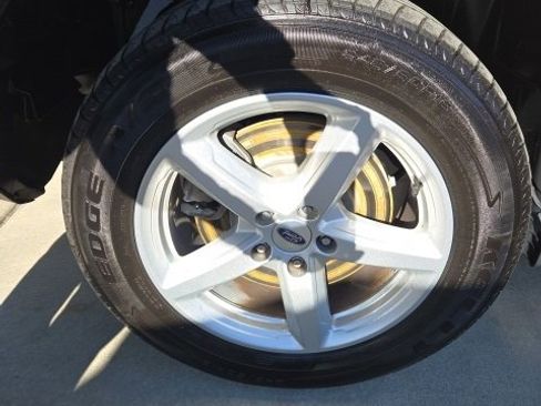 Used 2017 Ford Explorer XLT image 29