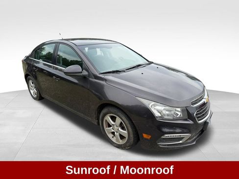 Used 2015 Chevrolet Cruze LT w/ Sun And Sound Package FWD image 9