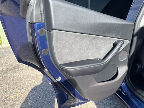 Used 2022 Tesla Model Y Performance image 28