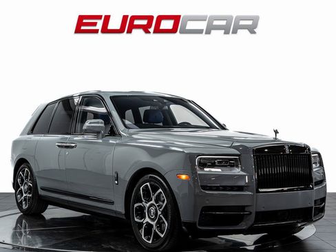 Used 2022 Rolls-Royce Cullinan Black Badge w/ Dark Exterior Package image 9