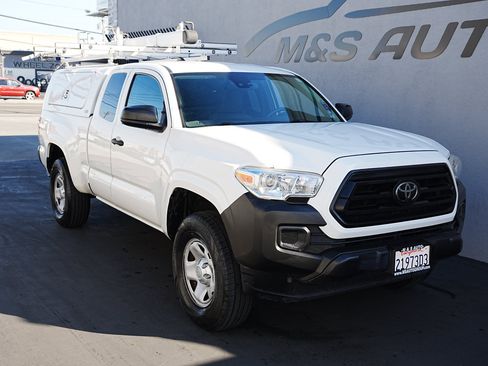 Used 2021 Toyota Tacoma SR image 3