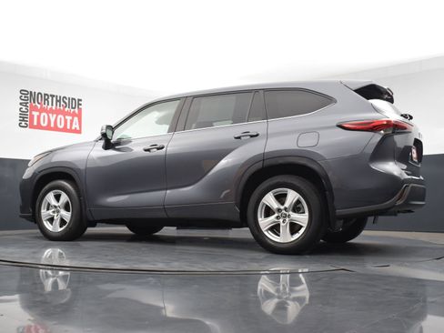 Used 2023 Toyota Highlander LE image 29