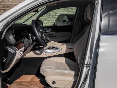 Used 2024 Mercedes-Benz GLS 450 4MATIC image 24