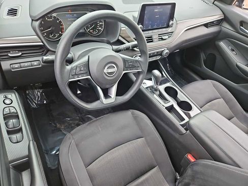 Used 2024 Nissan Altima 2.5 SV image 10