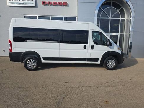 Used 2025 RAM ProMaster 2500 FWD image 3
