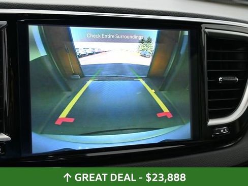 Used 2024 Chrysler Pacifica Touring-L FWD image 32