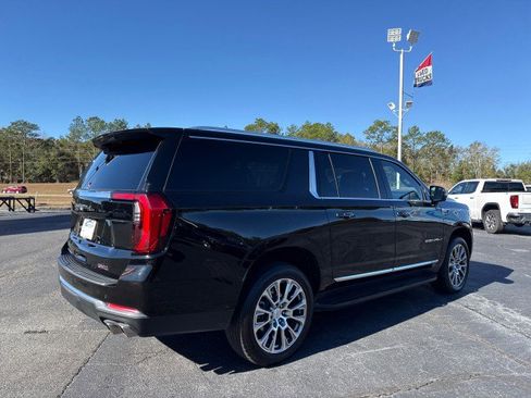 Used 2025 GMC Yukon XL Denali image 3