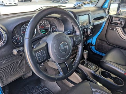 Used 2017 Jeep Wrangler Unlimited Rubicon w/ Connectivity Group image 11