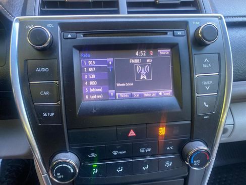 Used 2017 Toyota Camry LE FWD image 14