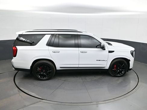 Used 2022 GMC Yukon Denali w/ Denali Premium Package image 17