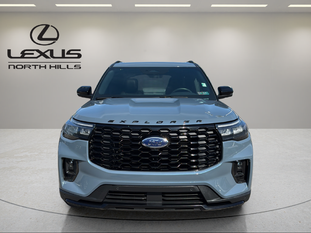 Used 2025 Ford Explorer ST-Line w/ Premium Package AWD/4WD image 2