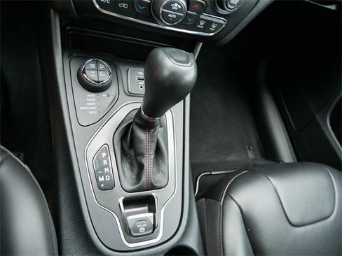 Used 2022 Jeep Cherokee Trailhawk image 23