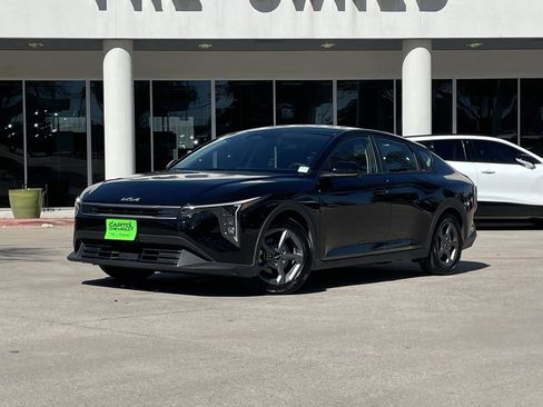 Used 2025 Kia K4 LXS image 1