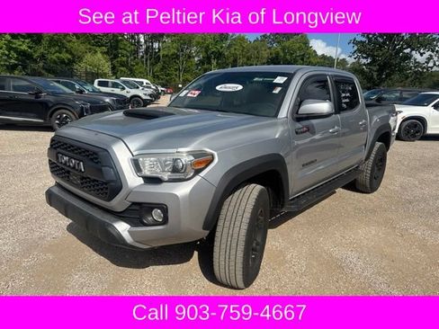 Used 2019 Toyota Tacoma TRD Off-Road AWD/4WD image 3