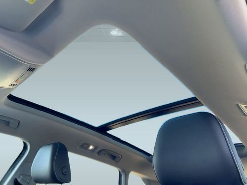 Used 2022 Volkswagen Taos SEL image 15