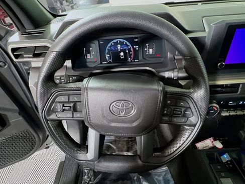 Certified 2025 Toyota Tacoma SR5 AWD/4WD image 10