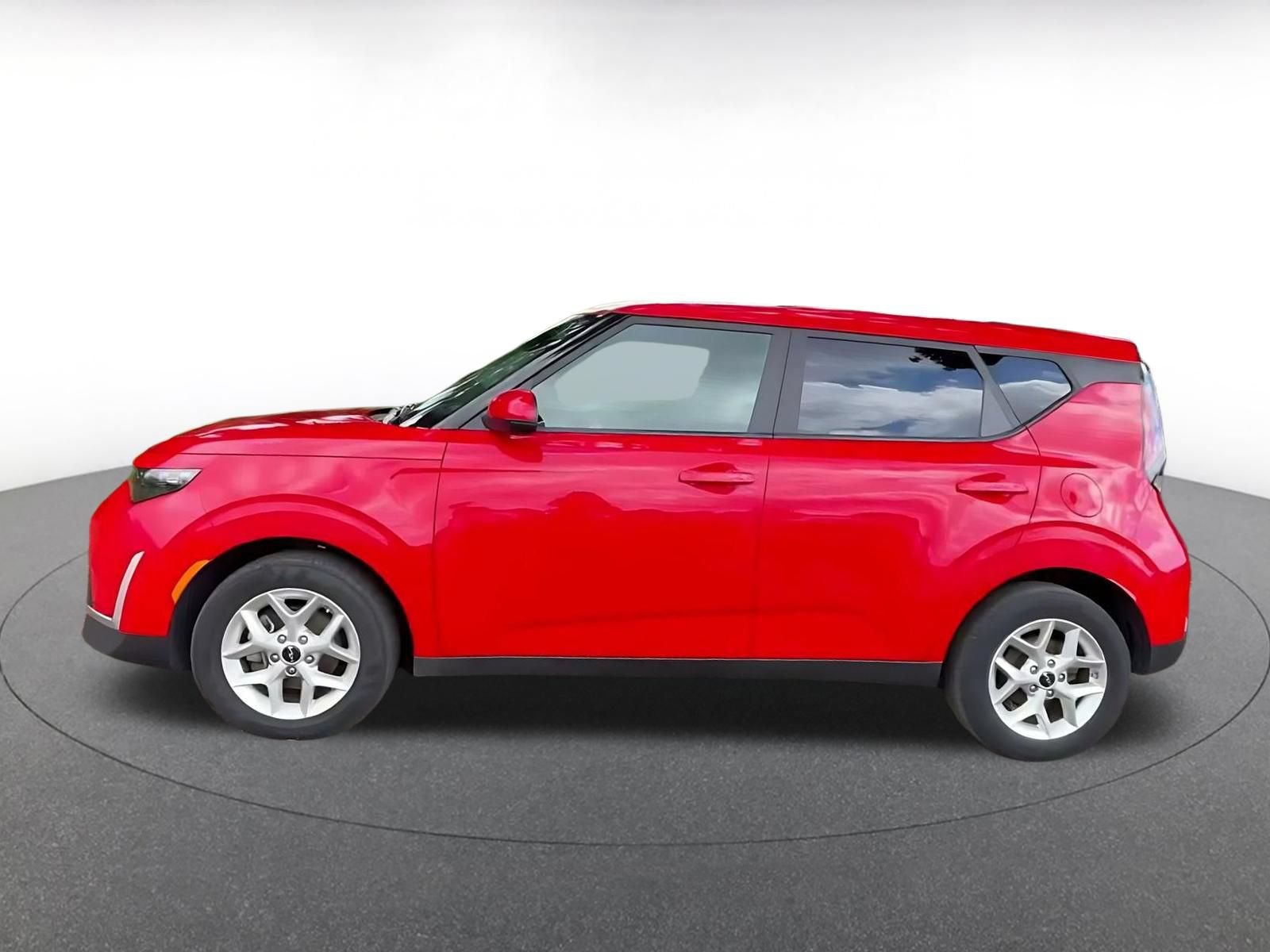 Used 2025 Kia Soul LX w/ LX Technology Package FWD image 8