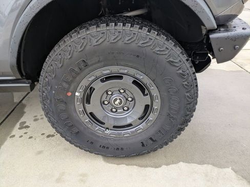 New 2025 Ford Bronco Badlands image 9