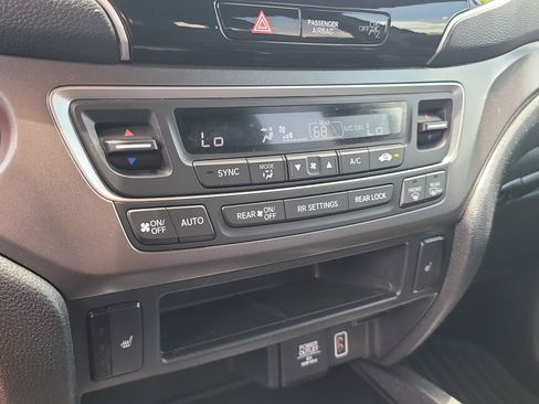Used 2022 Honda Pilot Sport image 23
