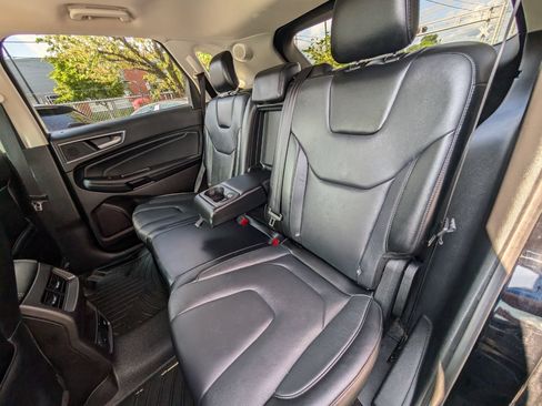 Used 2018 Ford Edge Titanium w/ Technology Package AWD/4WD image 18