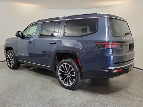 Used 2024 Jeep Wagoneer Series III w/ Premium Group I AWD/4WD image 5