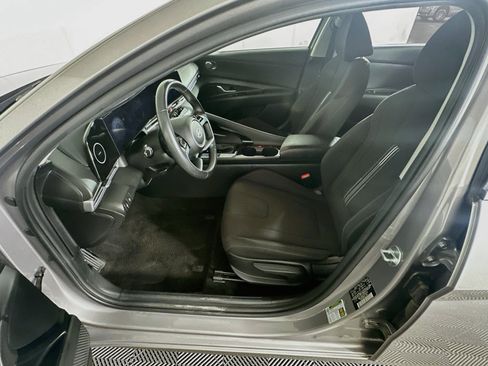 Used 2025 Hyundai Elantra SEL FWD image 13