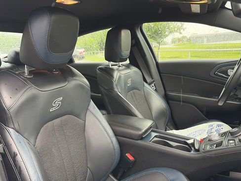 Used 2016 Chrysler 200 S FWD image 22