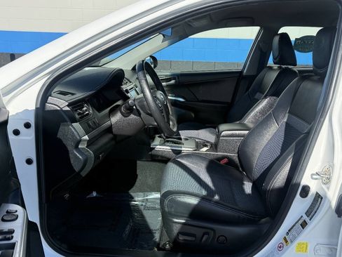 Used 2014 Toyota Camry SE FWD image 9