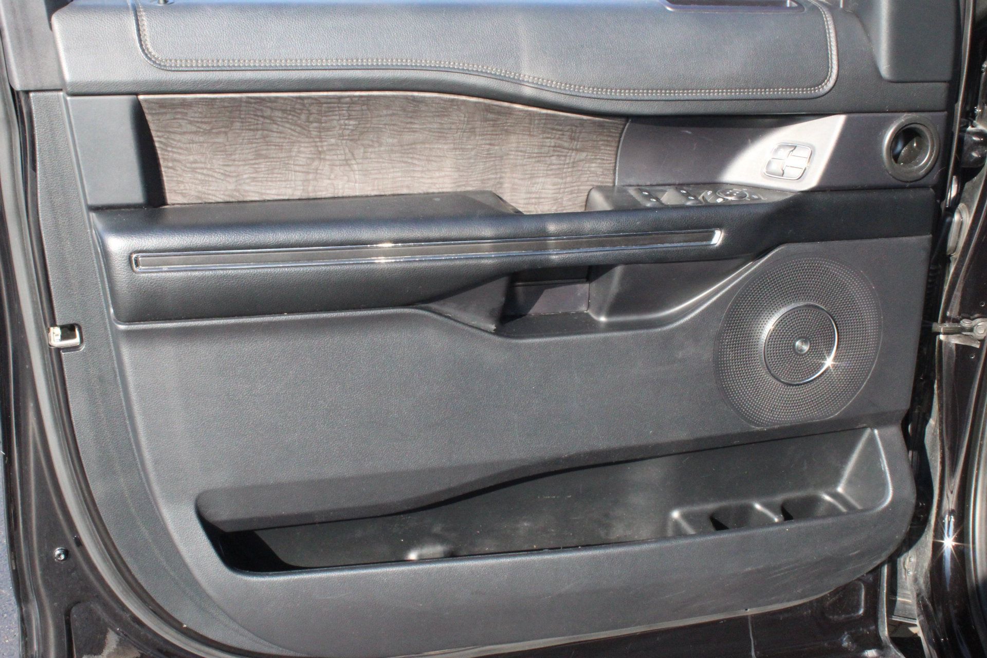 Used 2021 Ford Expedition Limited AWD/4WD image 13
