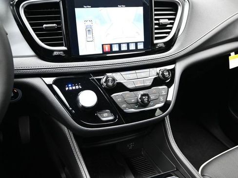 New 2026 Chrysler Pacifica Limited FWD image 48