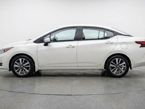 Used 2025 Nissan Versa SV image 5