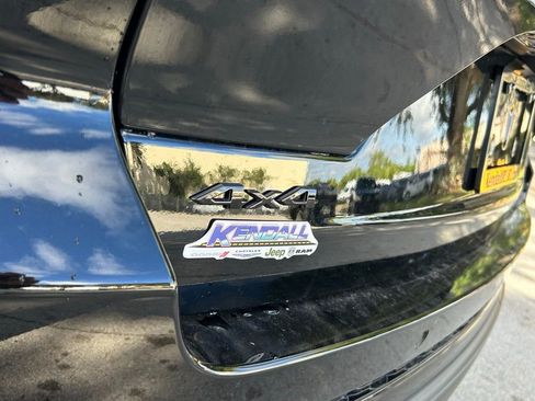 New 2025 Jeep Grand Cherokee Limited w/ Black Appearance Package image 26