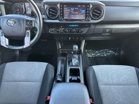 Used 2022 Toyota Tacoma TRD Off-Road image 12