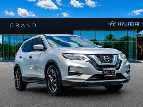 Used 2017 Nissan Rogue S FWD image 8