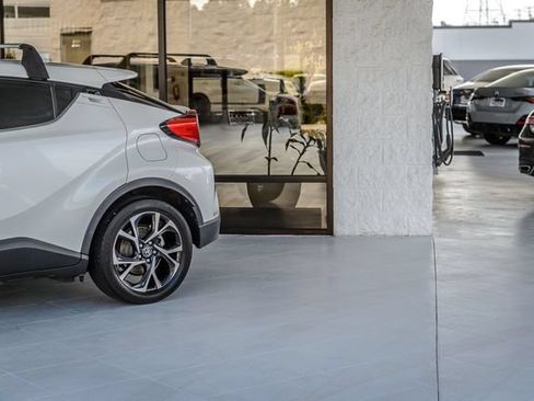 Used 2020 Toyota C-HR XLE FWD image 49
