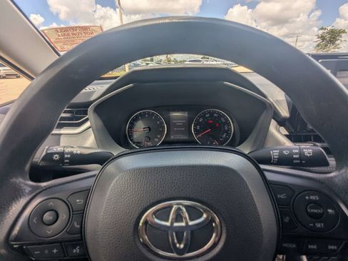 Used 2019 Toyota RAV4 LE FWD image 34