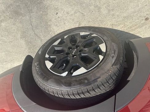 Used 2025 Kia Sorento S image 35