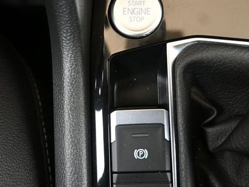 Certified 2024 Volkswagen Taos SE image 35