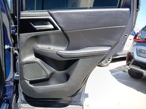 Used 2024 Mitsubishi Outlander SE image 11