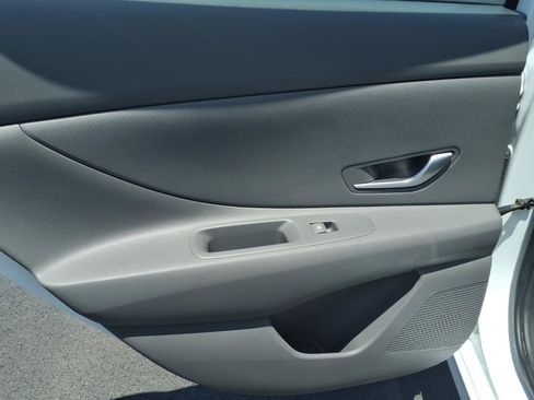 Certified 2022 Hyundai Elantra SEL w/ Preferred Accessory Package FWD image 18
