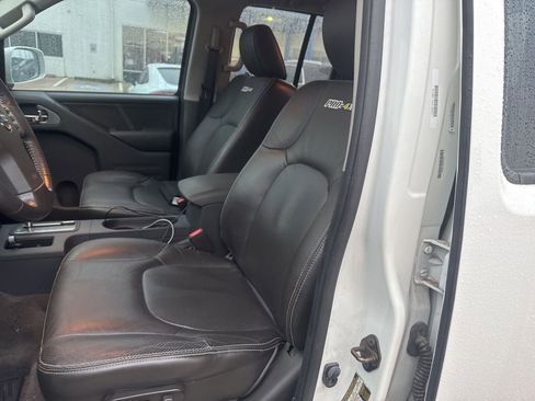 Used 2015 Nissan Frontier PRO-4X w/ Pro-4x Luxury Package AWD/4WD image 13