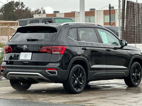 Certified 2022 Volkswagen Taos SE image 4
