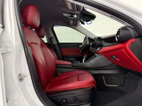 Used 2018 Alfa Romeo Giulia image 14